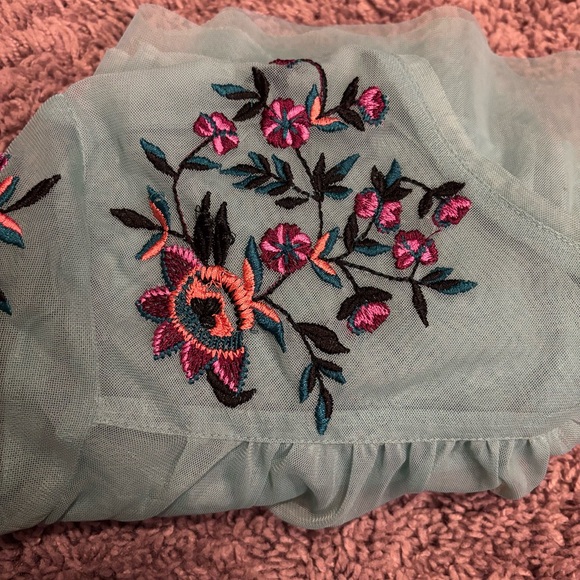 Arizona Jean Co Embroidered Mint Green Sheer Bell Sleeve blouse Top Size XL - Picture 9 of 10